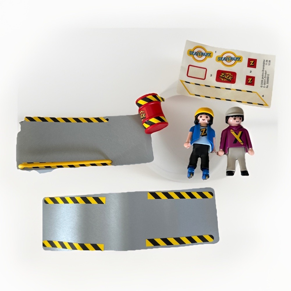 Vintage Playmobil 4415 Skatepark 2 Figures Rollerblade Ramp Radio Stickers Parts